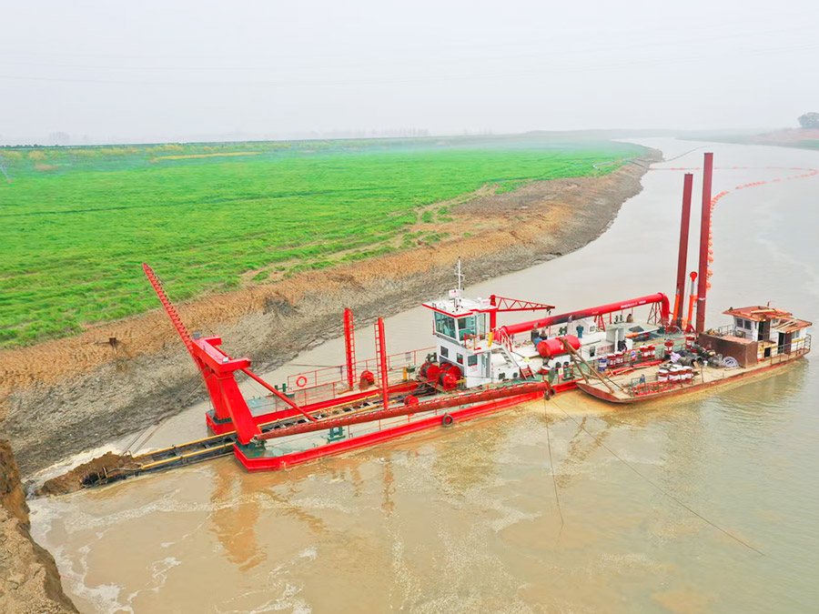 绞吸式挖泥船现场案例