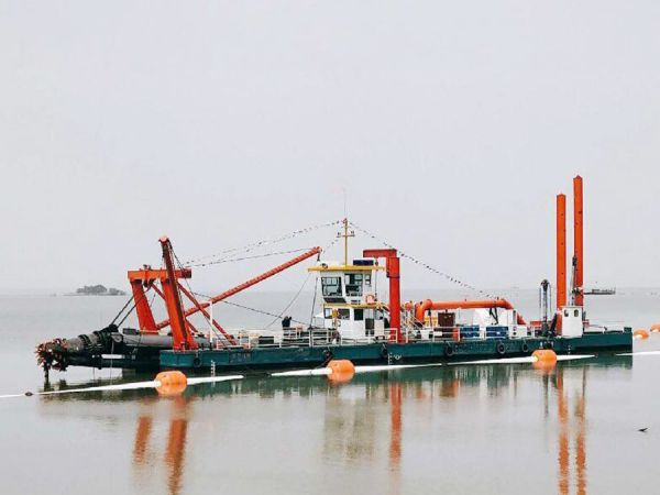 绞吸式挖泥船